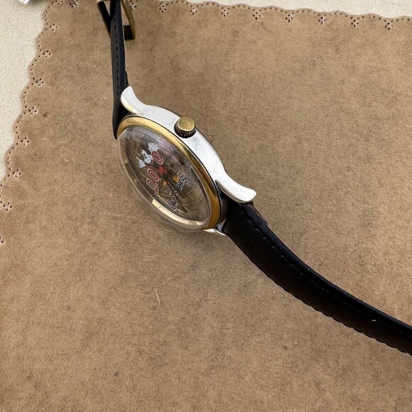 Vintage NEW Walt Disney Mickey Mouse Year 2000 Limited Edition wristwatch - Picture 6 of 9